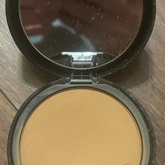 bareMinerals BAREPRO Compact - Picture 2 of 3